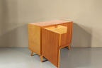 Vintage Space Mid Century DDR Kommode aus Afromosia Holz mit ausgestellten Füßen und offener Schublade