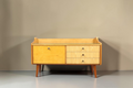 Vintage Space DDR Kommode Modell Rita aus Holz mit drei Schubladen, Schrankfach und schützender Glasplatte