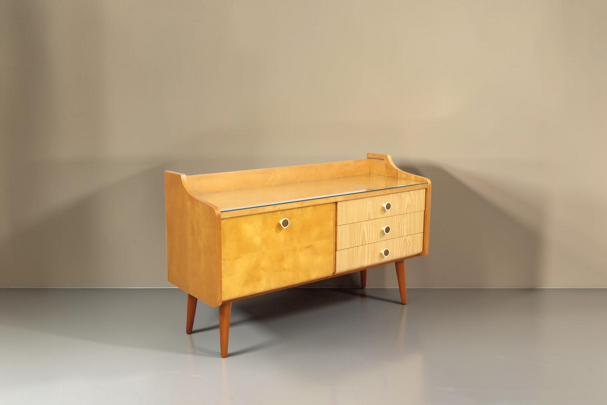 Vintage Space Mid Century DDR Kommode Modell Rita mit drei Schubladen, Schrankfach und schützender Glasplatte