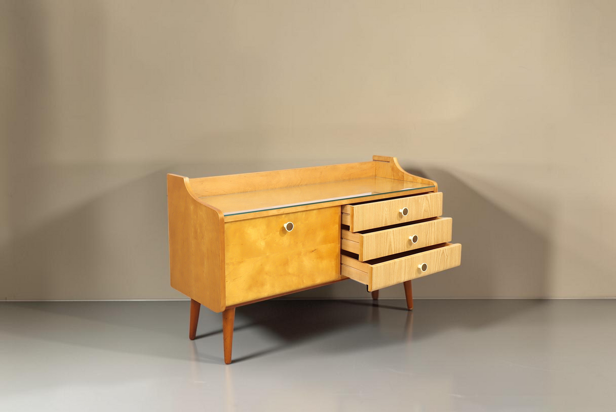 Vintage Space DDR Kommode Modell Rita aus Holz mit Glasplatte, drei Schubladen und Schrankfach im Mid-Century-Stil