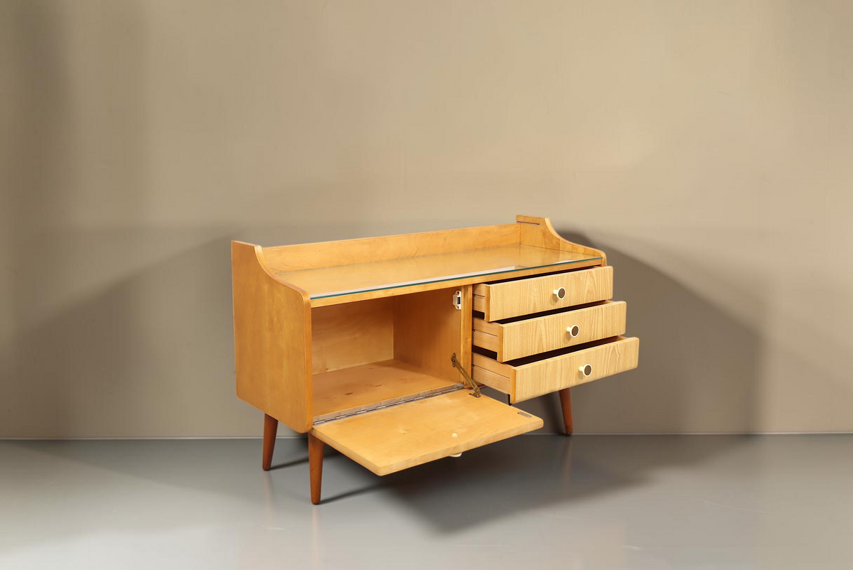 Vintage Space DDR Kommode Modell Rita aus Holz mit drei Schubladen, Schrankfach und schützender Glasplatte