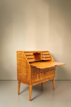 Vintage Space Mid Century Sekretär aus hellem Birkenholz mit Schreibklappe, Innenschubladen und konischen Beinen