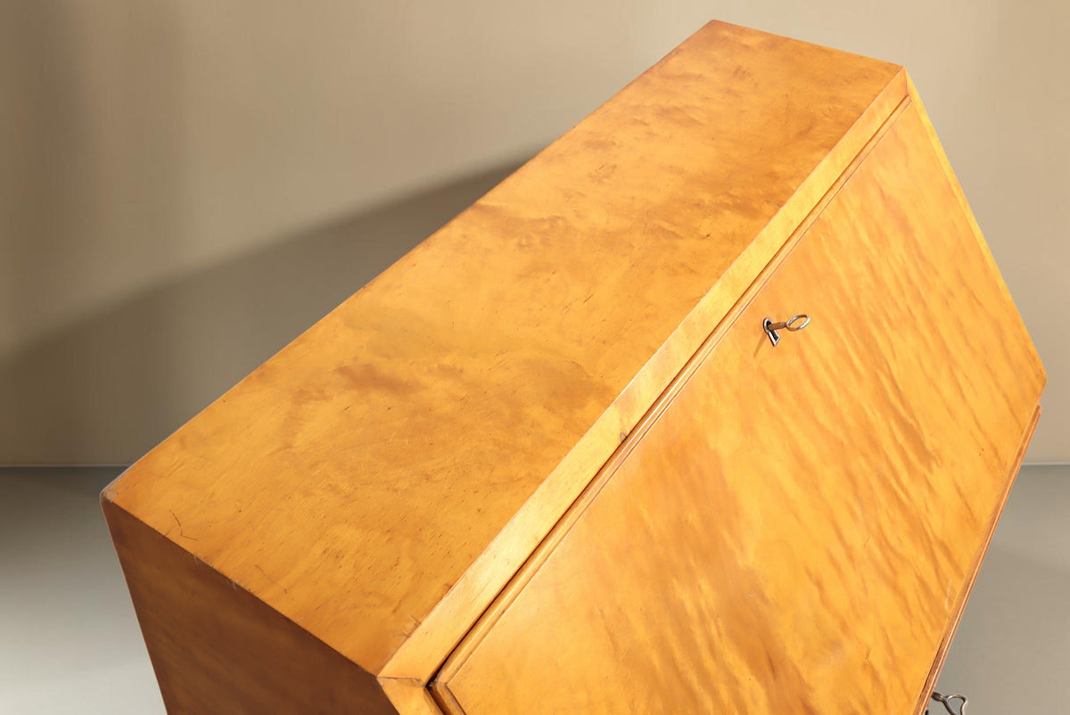 Vintage Space Mid Century Sekretär aus hellem Birkenholz mit abschließbarer Klappe und Schlüssel in der Draufsicht