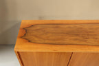 Vintage Space Mid Century Kommode aus Holz mit markanter dunkler Maserung auf der Oberseite im 60er Jahre Design