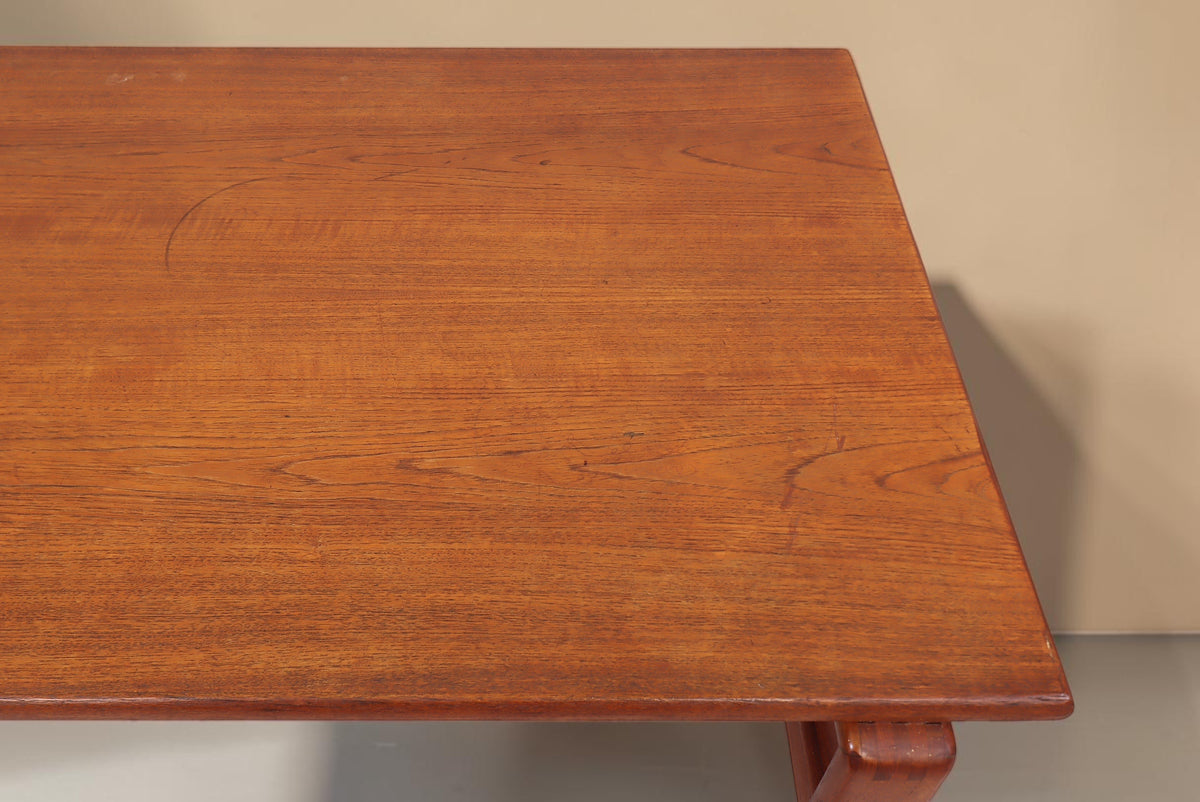 Vintage Space Danish Design Couchtisch aus massivem Teakholz im Mid-Century Stil mit sichtbarer Holzmaserung