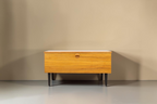Vintage Space Hellerau 430 Kommode aus Ozean Nussbaum Holz mit Klappe und schwarzen Beinen im Mid-Century Design
