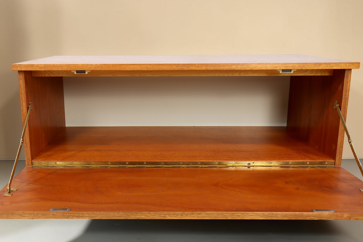 Vintage Space Hellerau 430 Kommode aus Ozean Nussbaum mit offener Klappe im Mid-Century Design