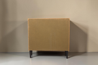 Vintage Space Hellerau Mid Century Vitrine Rückansicht mit schwarzen konischen Beinen und Holzfurnier