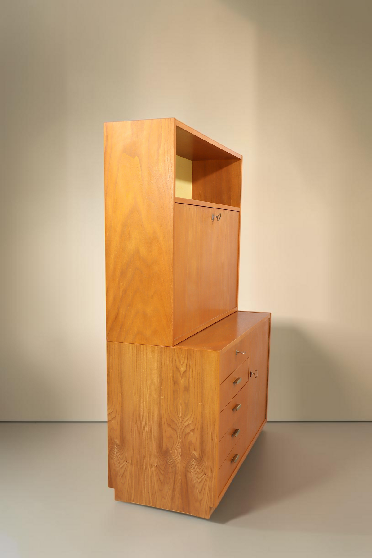 Vintage Space Hellerau Sekretär 605/1 aus Rüster Holz im Mid-Century Design mit aufklappbarer Schreibfläche