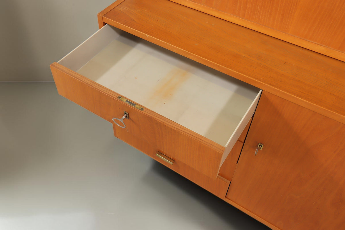 Vintage Space Hellerau Sekretär 605/1 aus Rüster Holz mit geöffneter Schublade und originalem Schloss