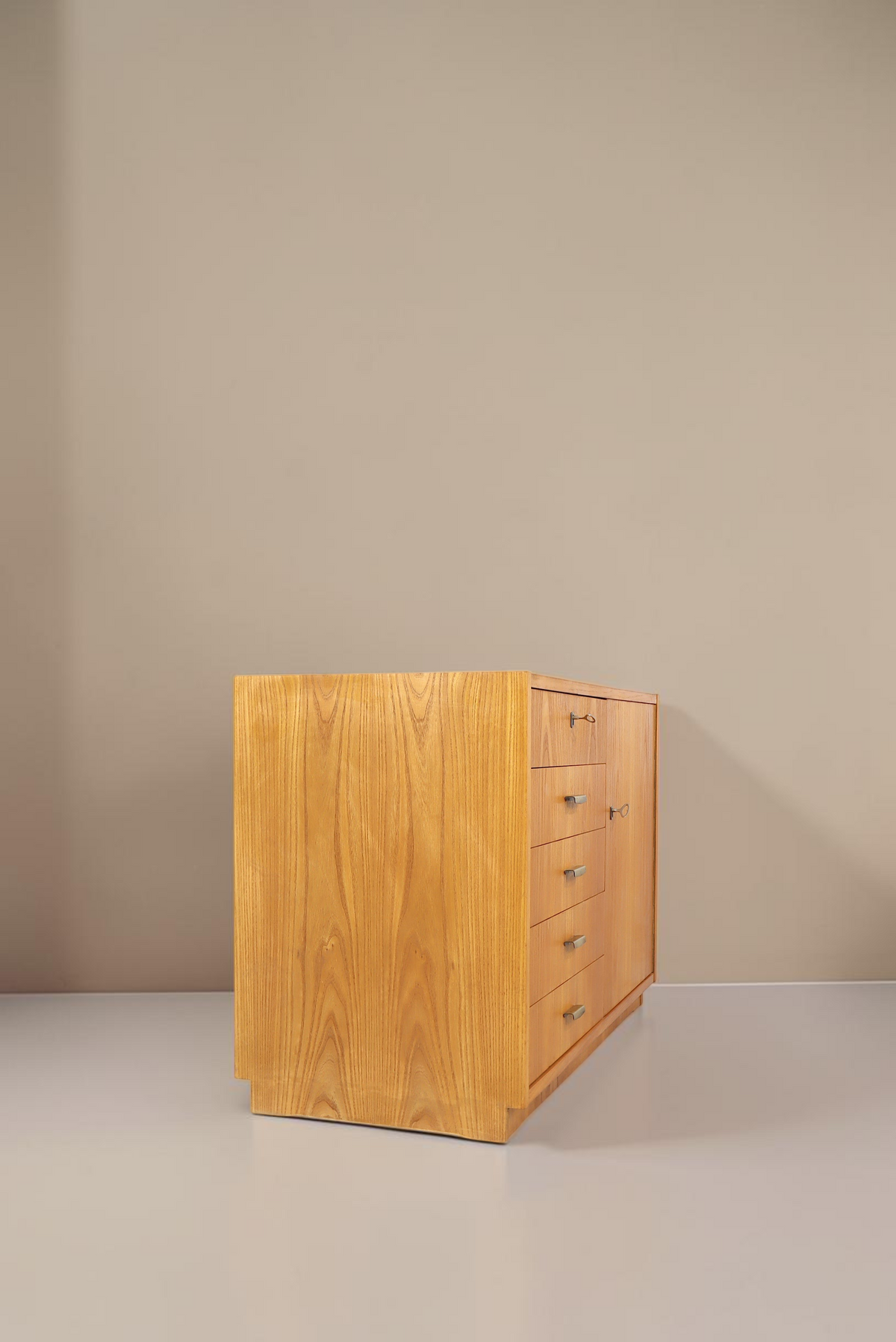 Vintage Space Hellerau Kommode aus den 60er Jahren im Mid Century Design mit vier Schubladen und Schrankfach
