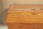 Vintage Space Hellerau Kommode aus Holz mit sichtbarer Maserung im Mid Century Design von oben betrachtet