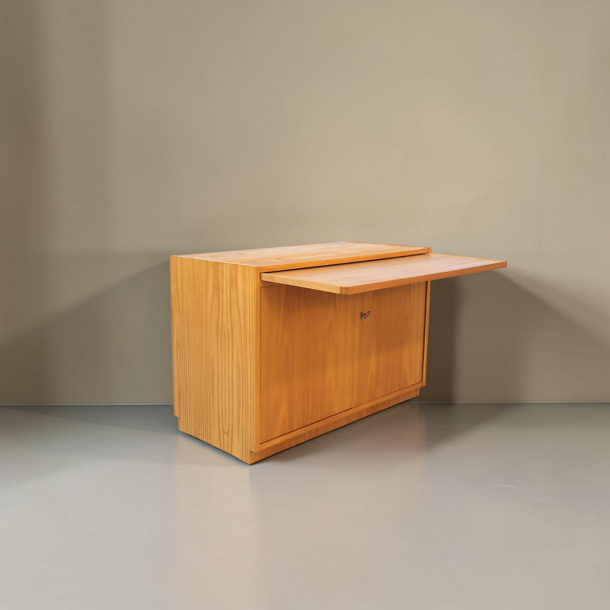 Vintage Space Hellerau Sekretär Kommode aus Holz im Mid-Century-Stil mit ausziehbarer Schreibfläche