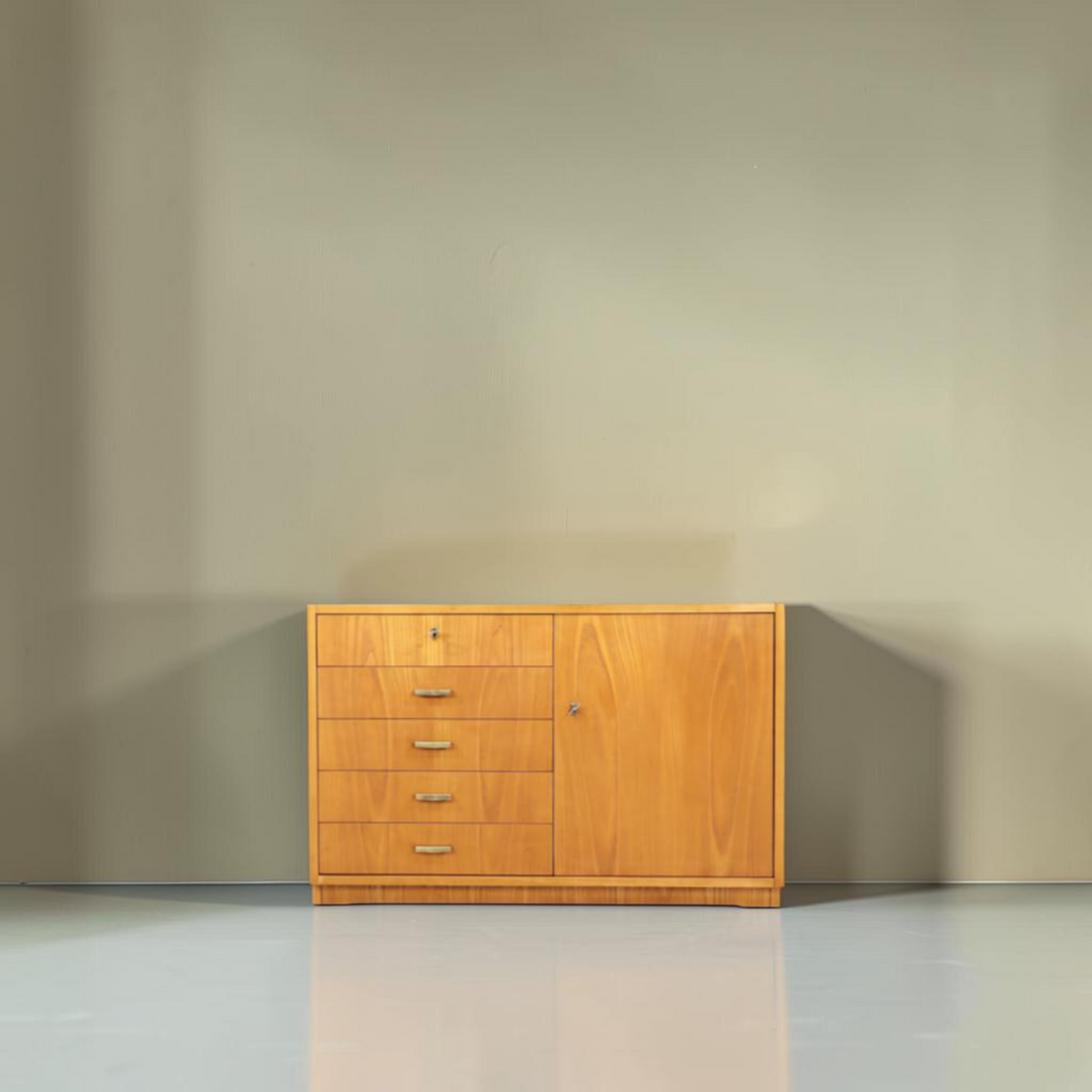 Vintage Space Hellerau Kommode im Mid Century Design mit vier Schubladen und Schrankfach aus Holz