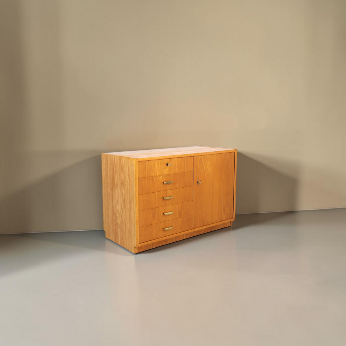 Vintage Space Hellerau Kommode im Mid Century Design aus Holz mit vier Schubladen und Schrankfach