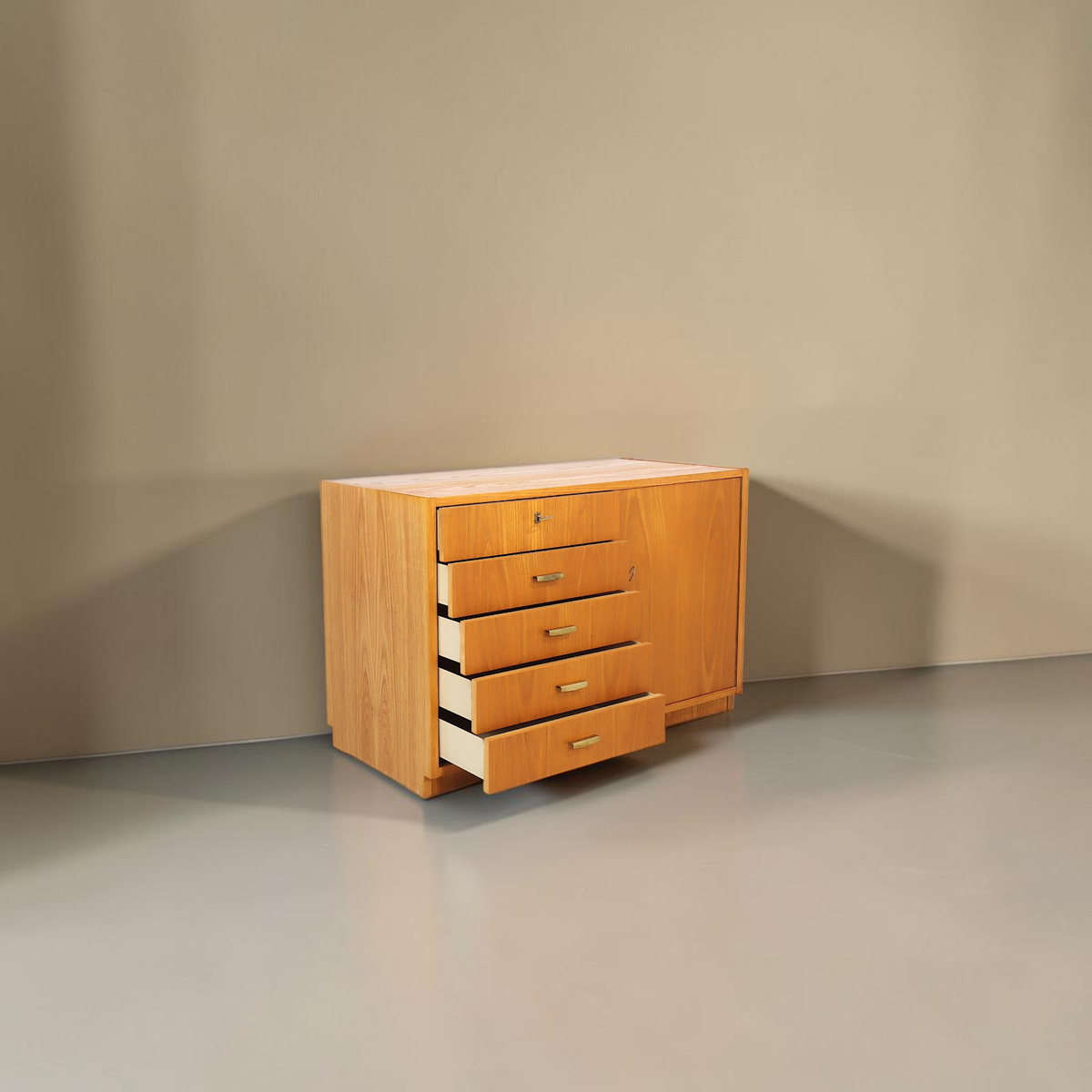 Vintage Space Hellerau Kommode im Mid Century Design aus Holz mit vier Schubladen und Schrankfach