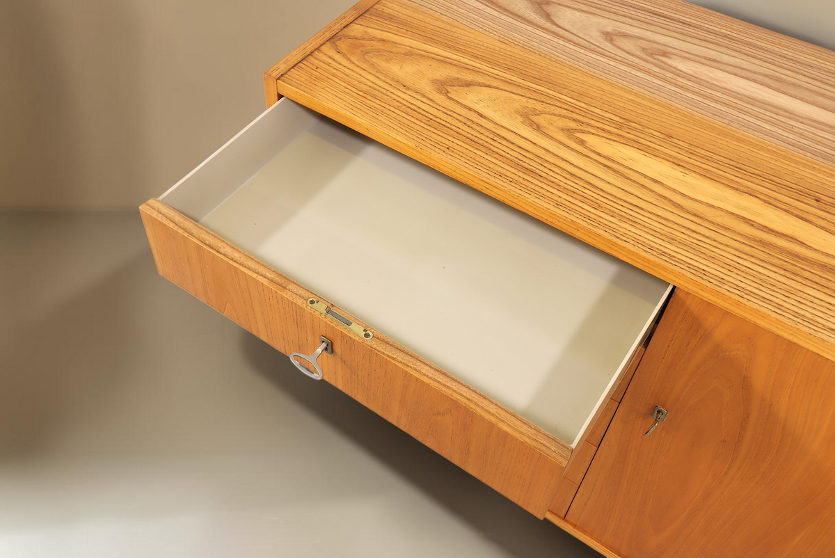 Vintage Space Hellerau Kommode aus Holz mit offener Schublade und Mid-Century Design aus den 60er Jahren