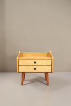 Vintage Space DDR Nachttisch aus hellem Holz mit zwei Schubladen und konischen Beinen im Mid-Century-Stil