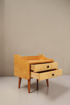 Vintage Space DDR Nachttisch aus hellem Holz mit zwei Schubladen und Glasablage im Mid-Century Design