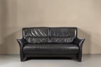 Vintage Space Koinor 2-Sitzer Sofa in schwarzem Leder mit klassischer Polsterung und zeitlosem Mid-Century-Design
