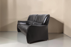 Vintage Space Koinor 2-Sitzer Sofa aus schwarzem Leder im Mid-Century Design mit eleganter Polsterung