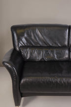 Vintage Space Koinor 2-Sitzer Sofa in schwarzem Leder mit komfortabler Polsterung und zeitlosem Mid-Century Design